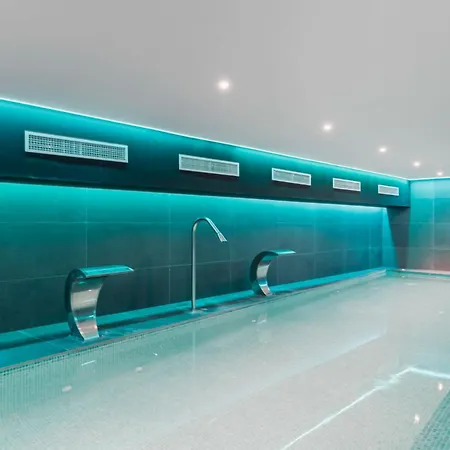 Vivi Homes - Jade Beautiful With Spa, Pool And Cinema 200 Meters From The * 丰希罗拉