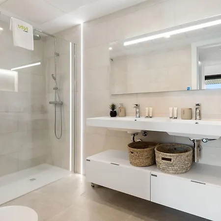 Vivi Homes - Jade Beautiful With Spa, Pool And Cinema 200 Meters From The Apartmán *